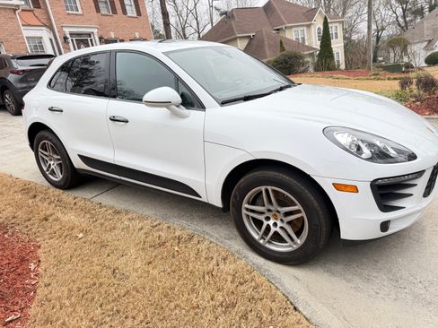 Used 2018 Porsche Macan Sport Edition image 9