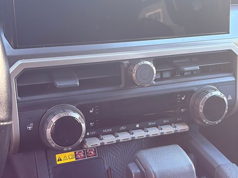 Used 2024 Toyota Tacoma TRD Sport w/ TRD Sport Premium Package image 19