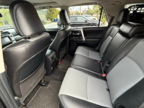 Used 2015 Toyota 4Runner SR5 Premium image 24