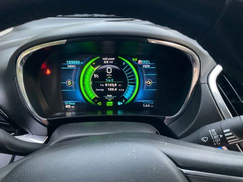 Used 2017 Chevrolet Volt Premier w/ Driver Confidence II Package FWD image 16