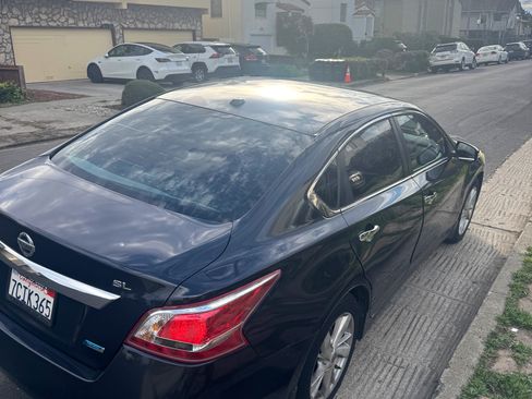 Used 2013 Nissan Altima 2.5 SL w/ Technology Pkg image 2