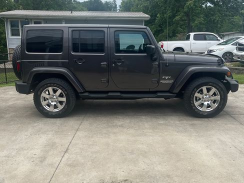 Used 2017 Jeep Wrangler Unlimited Sahara w/ Connectivity Group AWD/4WD image 1