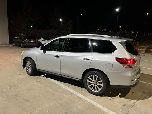 Used 2015 Nissan Pathfinder S image 4