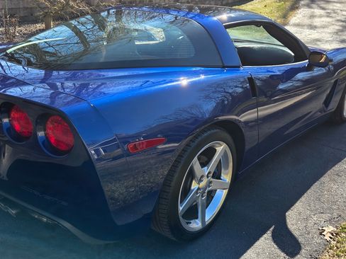Used 2005 Chevrolet Corvette Coupe w/ Preferred Equipment Group image 16