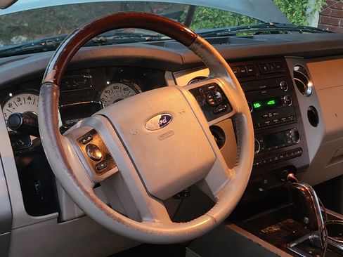Used 2008 Ford Expedition EL Limited image 4