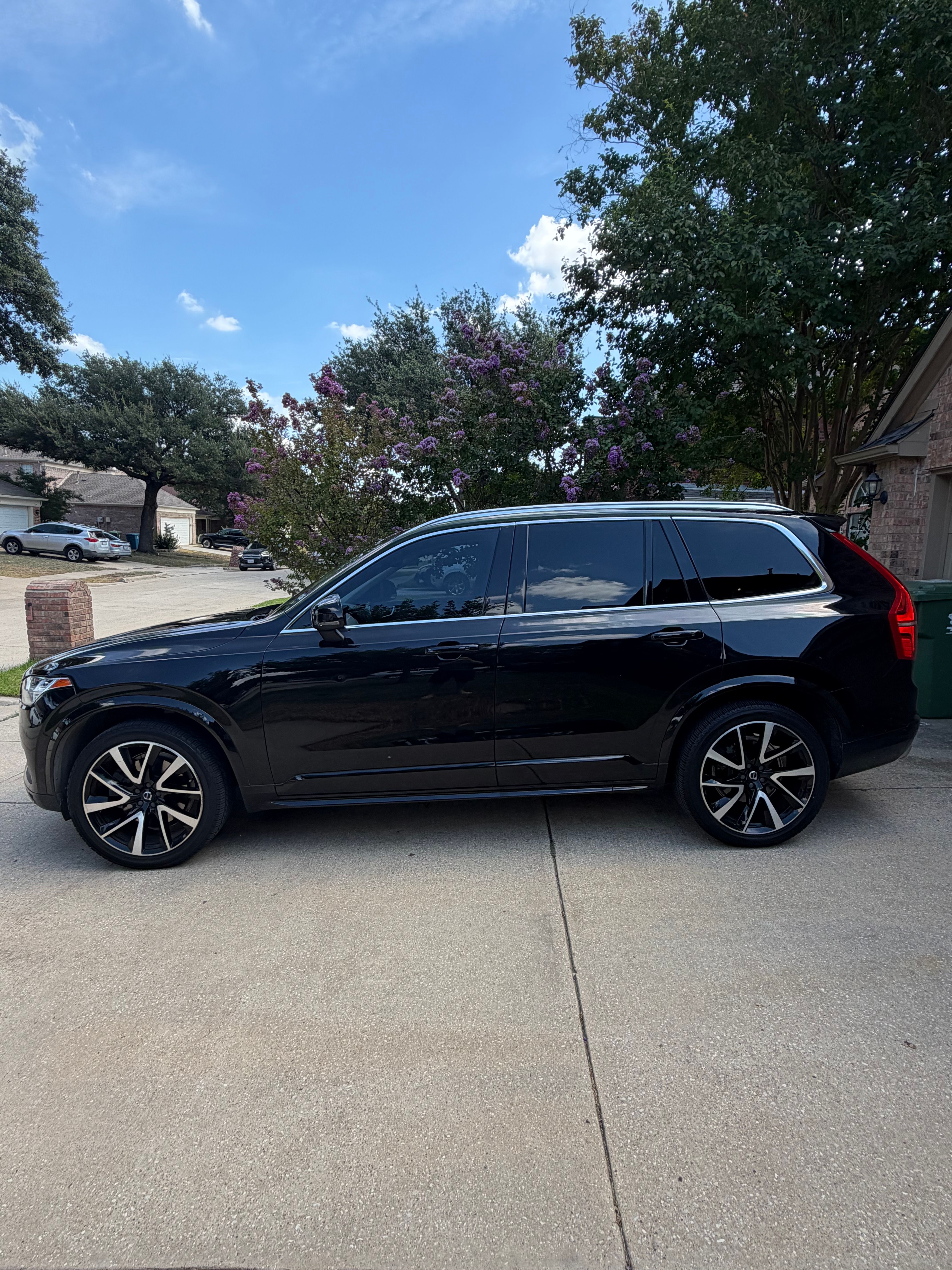 Used 2020 Volvo XC90 T6 Momentum w/ Protection Package AWD/4WD image 4