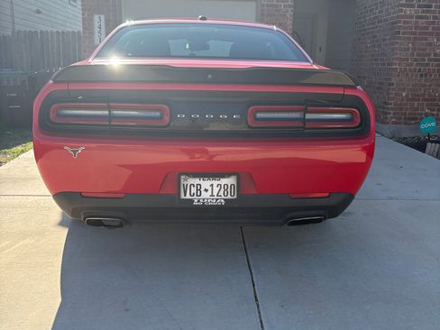 Used 2021 Dodge Challenger SXT image 8