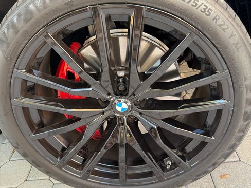 Used 2024 BMW X5 sDrive40i w/ M Sport Package image 9