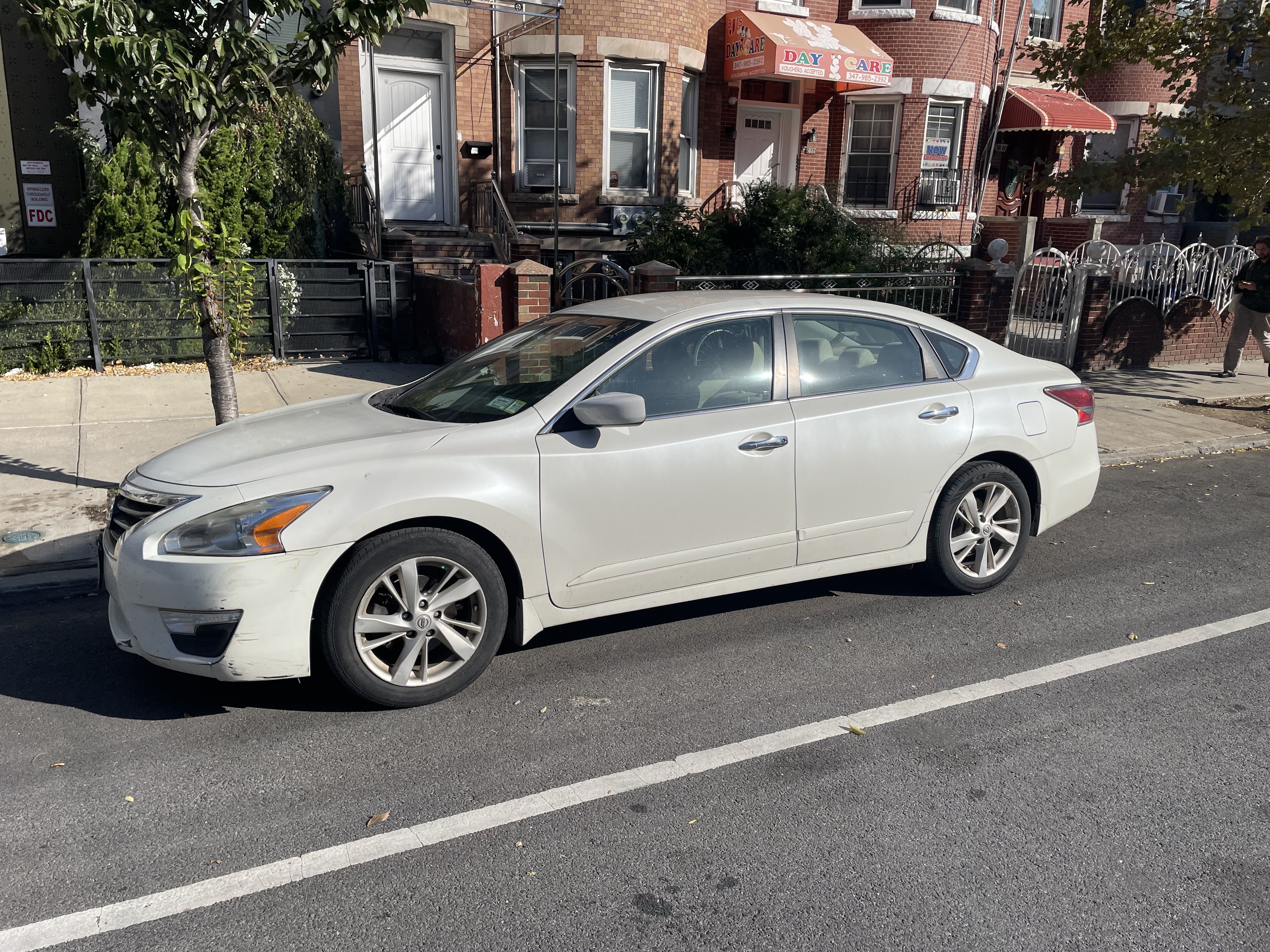Used 2014 Nissan Altima 2.5 SV FWD image 1