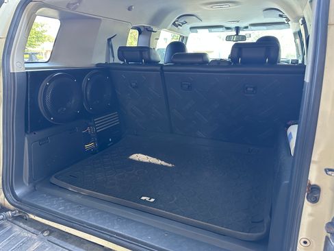 Used 2012 Toyota FJ Cruiser Sport Utility 2D w/ Convenience Pkg image 9