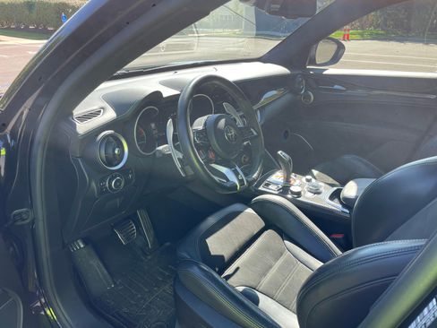 Used 2020 Alfa Romeo Stelvio Quadrifoglio image 13