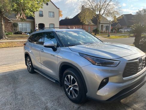 Used 2021 Toyota Highlander XLE image 4