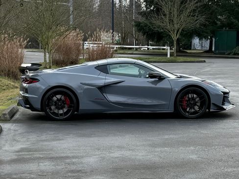 Used 2025 Chevrolet Corvette Z06 image 8