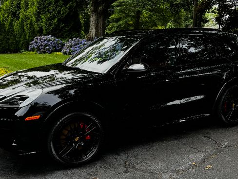 Used 2021 Porsche Cayenne GTS image 5
