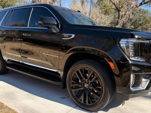 Used 2023 GMC Yukon SLT w/ SLT Premium Package image 1