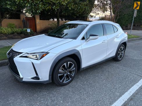 Used 2019 Lexus UX 200 w/ Premium Package image 9