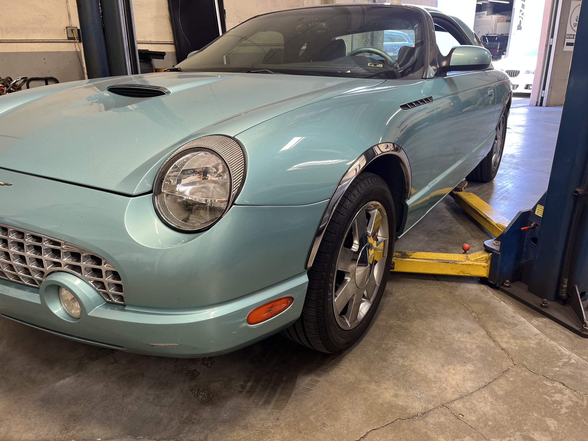 Used 2002 Ford Thunderbird RWD image 6