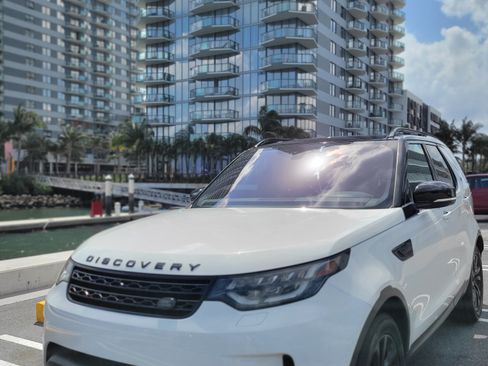 Used 2019 Land Rover Discovery SE image 6