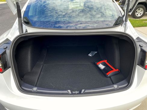 Used 2023 Tesla Model 3 Standard Range image 16