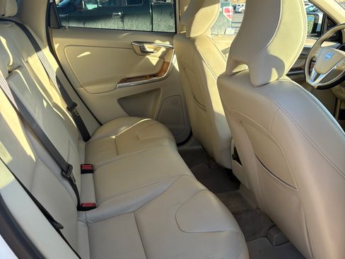 Used 2015 Volvo XC60 T5 w/ Proximity Package image 5