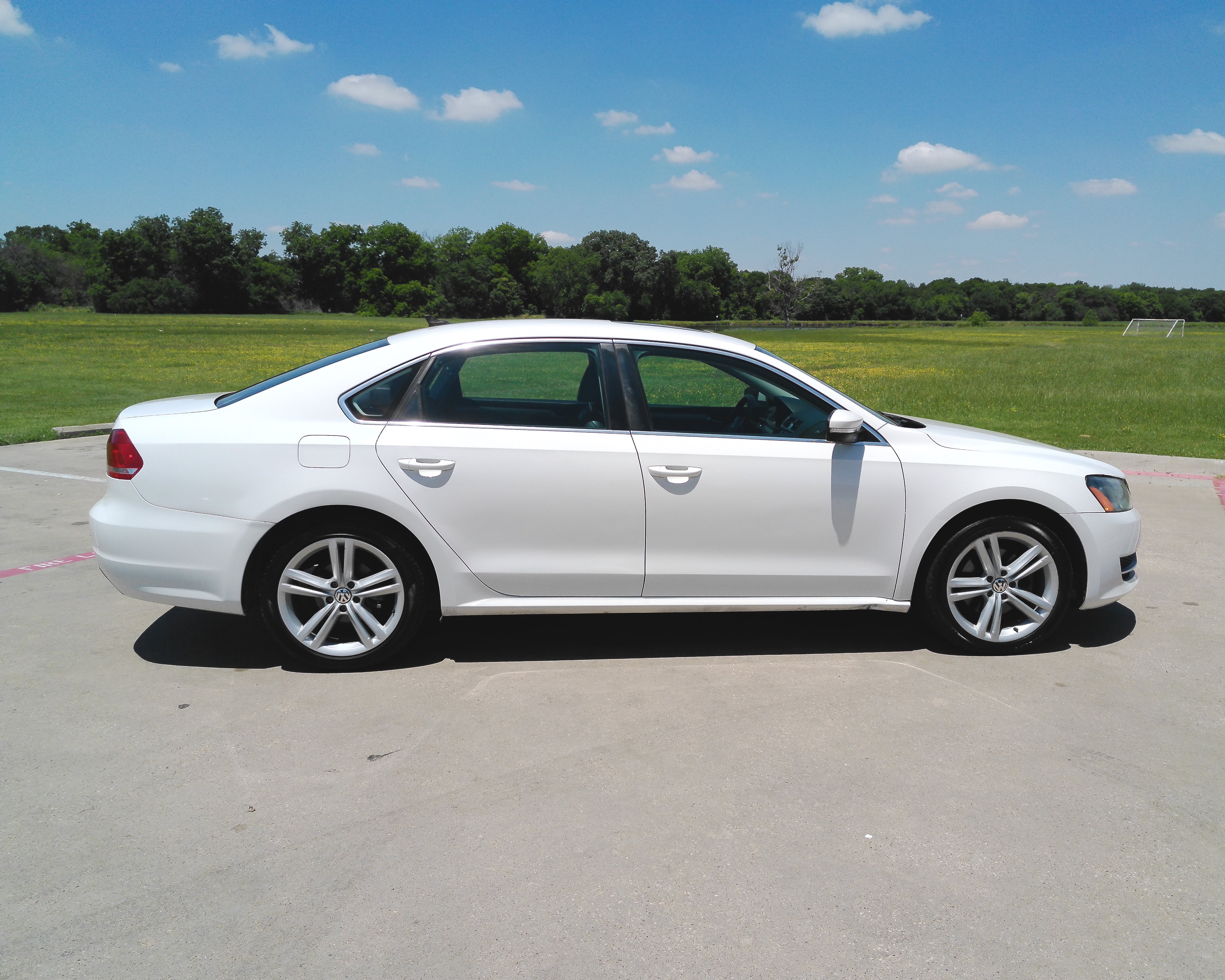 Used 2014 Volkswagen Passat 1.8T SE FWD image 9