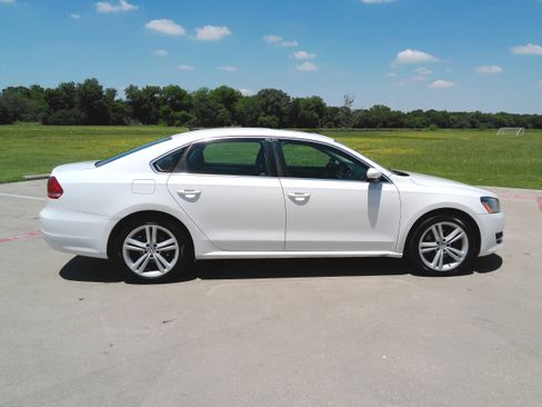 Used 2014 Volkswagen Passat 1.8T SE FWD image 9