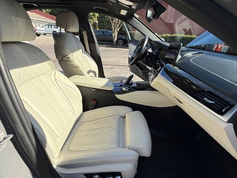 Used 2022 BMW 540i xDrive w/ M Sport Package image 13