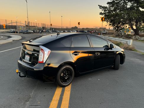 Used 2015 Toyota Prius Four image 1