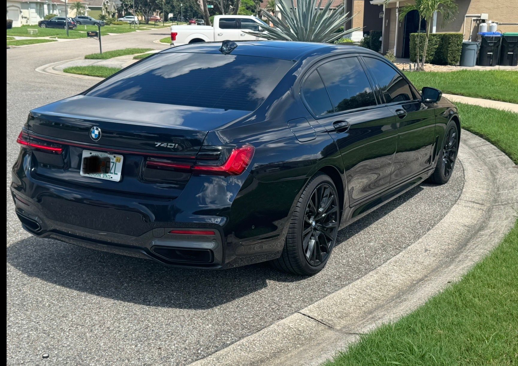 Used 2022 BMW 740i w/ M Sport Package RWD image 9