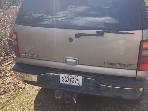Used 2002 Chevrolet Tahoe LT image 2