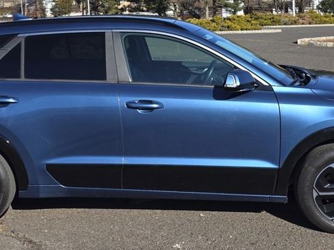 Used 2024 Kia Niro SX image 1