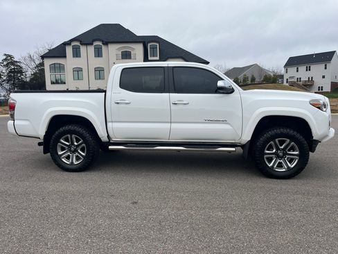 Used 2018 Toyota Tacoma Limited image 5
