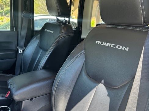 Used 2014 Jeep Wrangler Unlimited Rubicon w/ Connectivity Group image 16