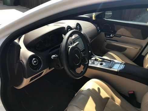 Used 2013 Jaguar XJ image 12