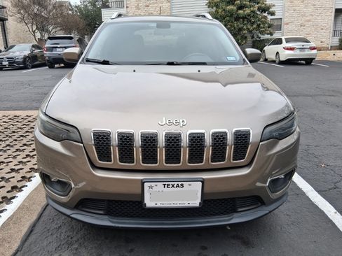 Used 2019 Jeep Cherokee Latitude w/ Popular Appearance Group image 2