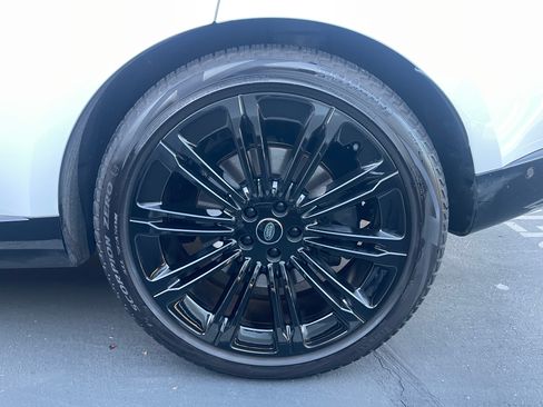 Used 2024 Land Rover Range Rover SE image 22