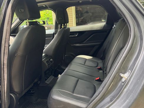 Used 2018 Jaguar F-PACE Premium AWD/4WD image 2