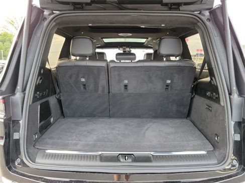 Used 2022 Jeep Grand Wagoneer Series III w/ Rear Seat Video Group 1 image 8