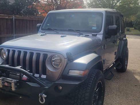 Used 2018 Jeep Wrangler Unlimited Sport S image 4