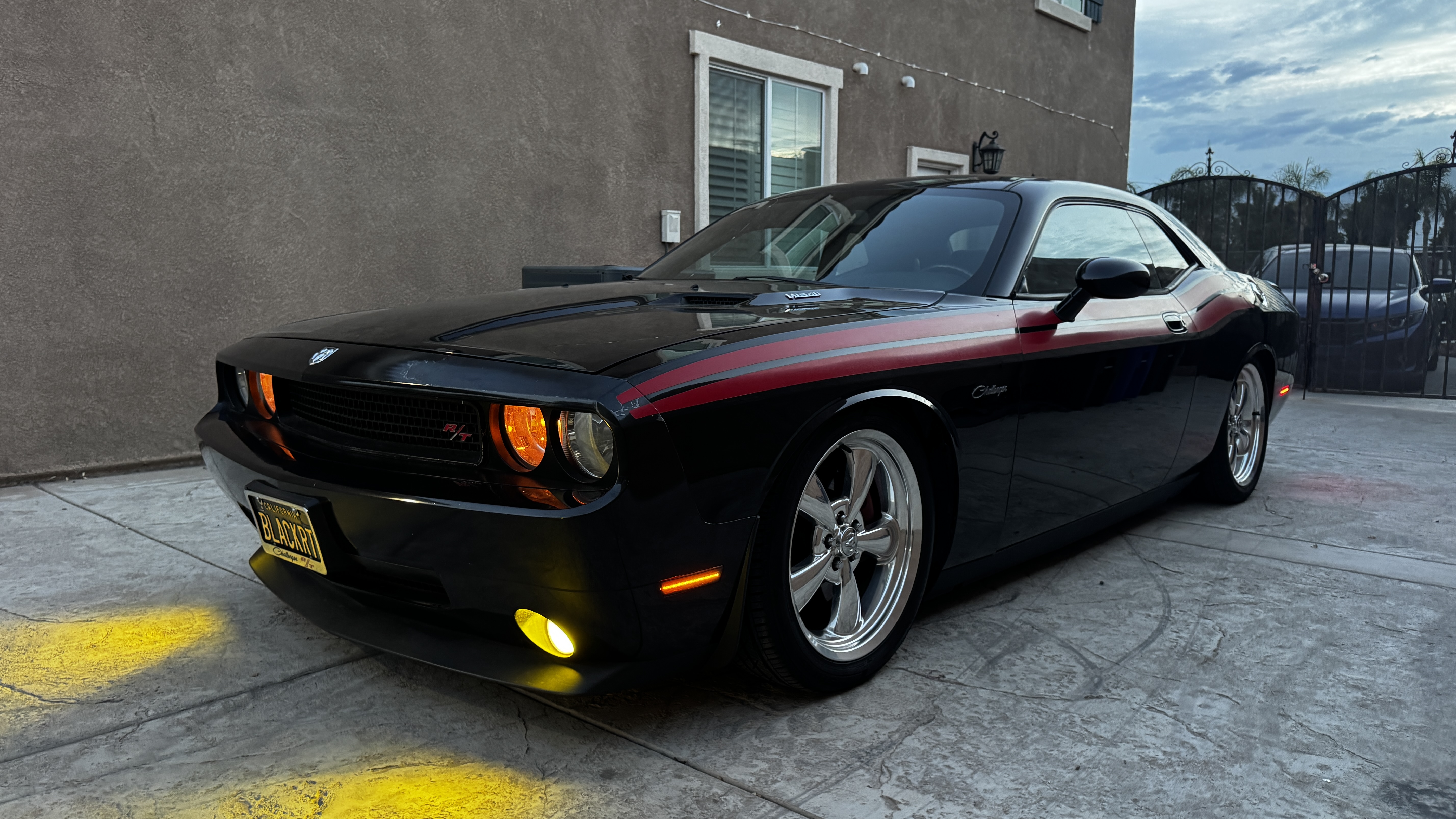 Used 2010 Dodge Challenger R/T RWD image 1