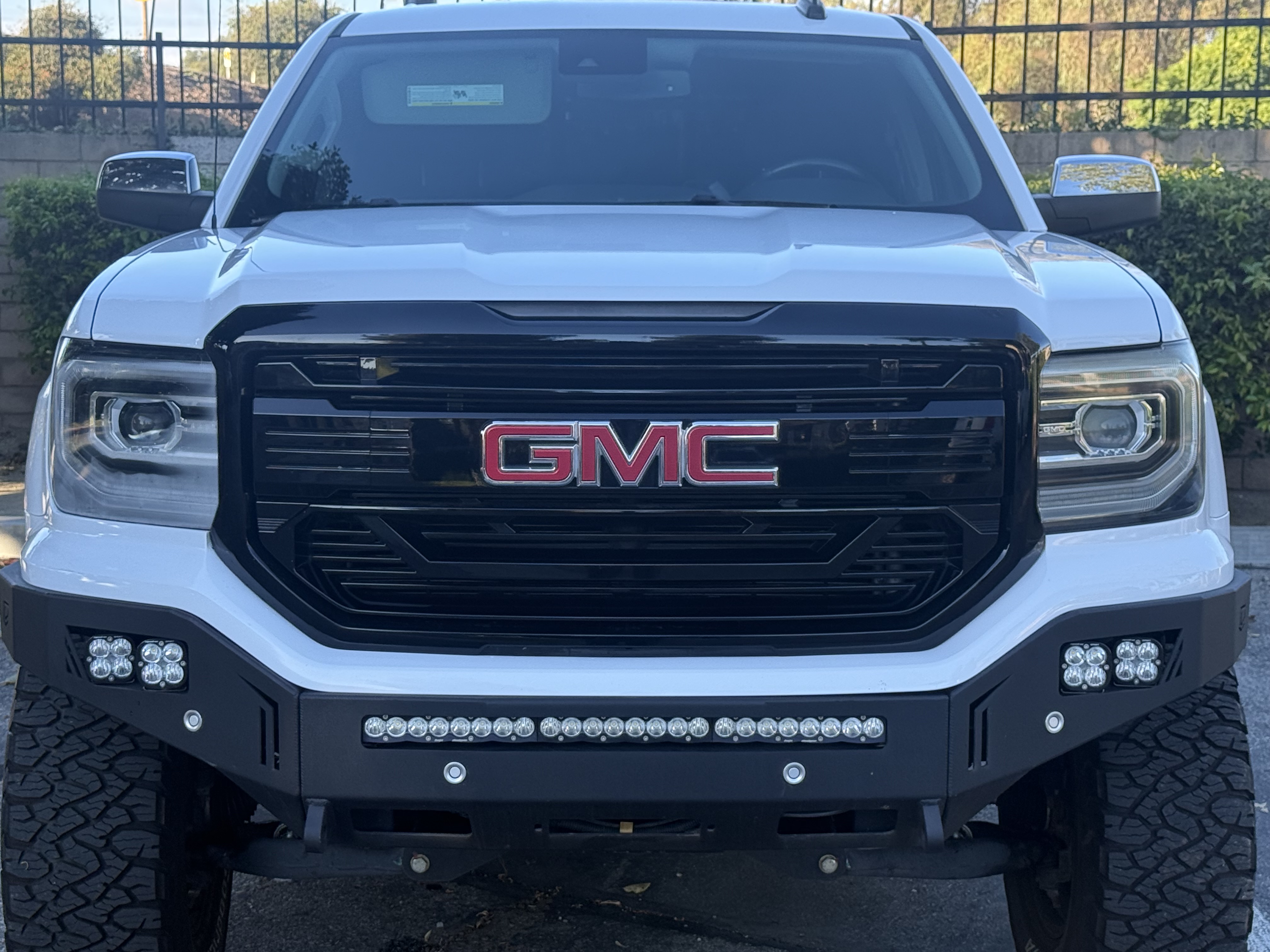 Used 2018 GMC Sierra 1500 SLT AWD/4WD image 1
