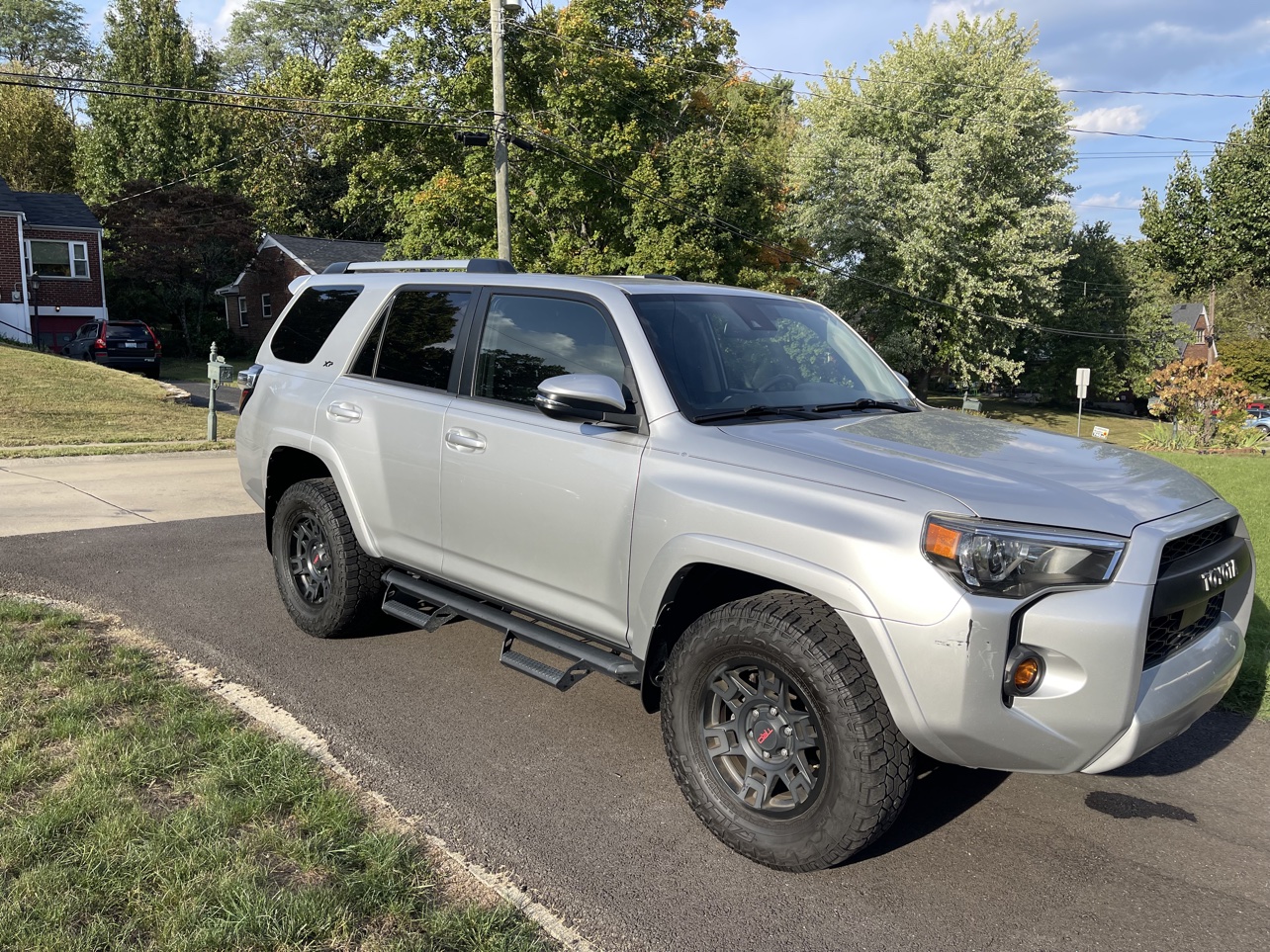 Used 2022 Toyota 4Runner SR5 Premium w/ Moonroof Package AWD/4WD image 1