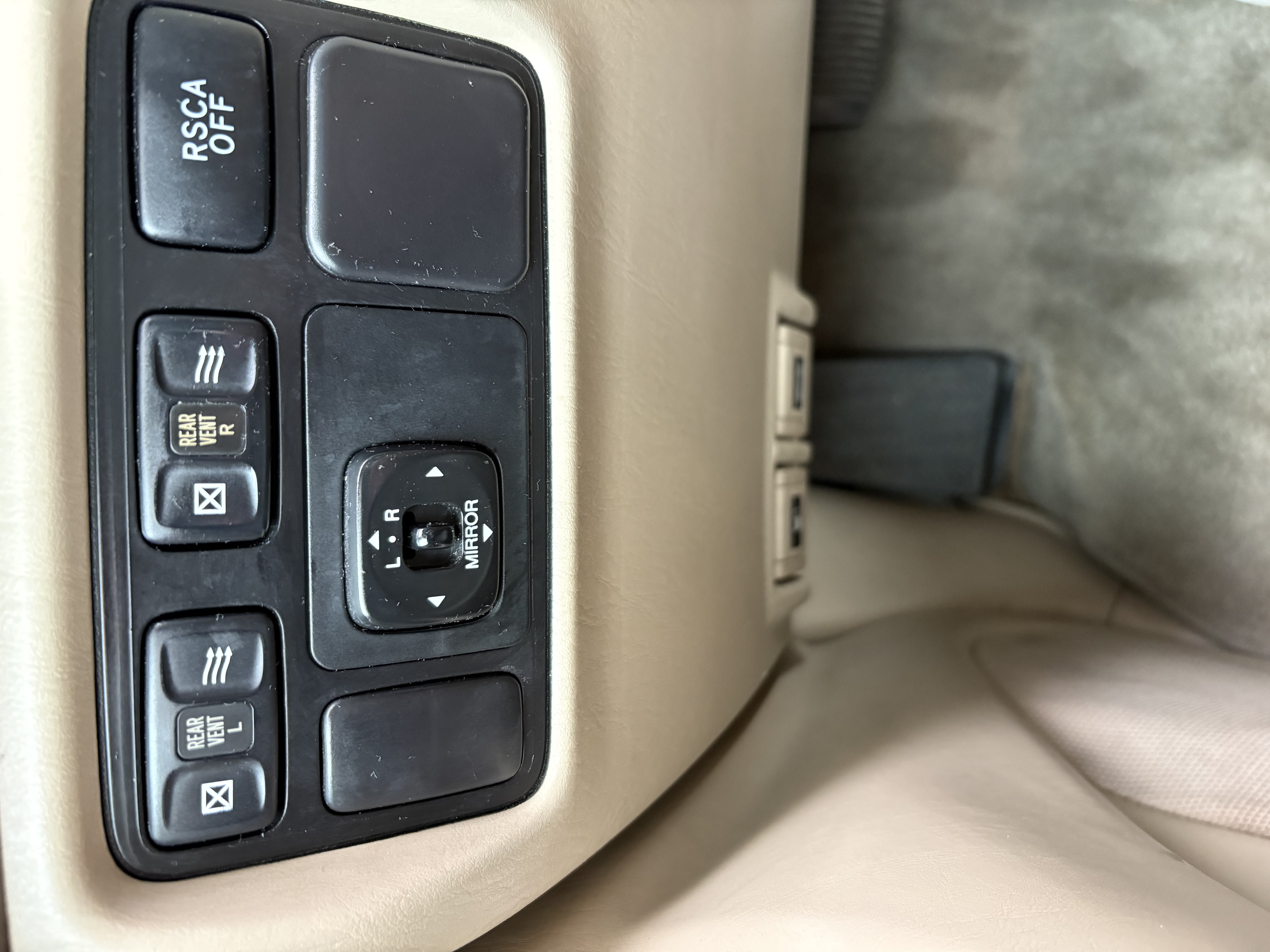 Used 2005 Toyota Land Cruiser w/ Convenience Pkg AWD/4WD image 13