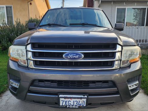 Used 2016 Ford Expedition EL XLT image 4
