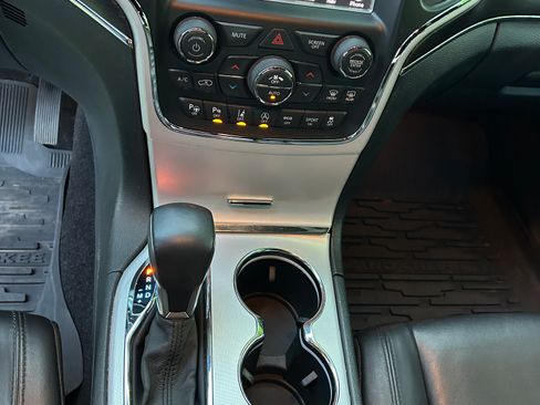 Used 2018 Jeep Grand Cherokee Limited AWD/4WD image 17