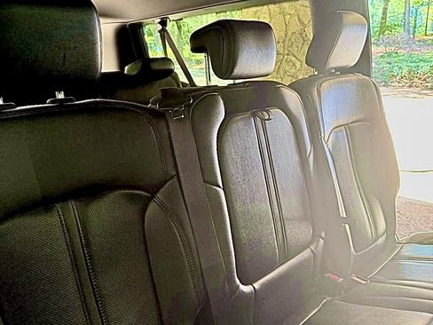 Used 2023 Jeep Wagoneer L 2WD image 13