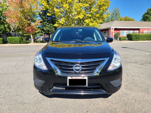 Used 2015 Nissan Versa SV image 2
