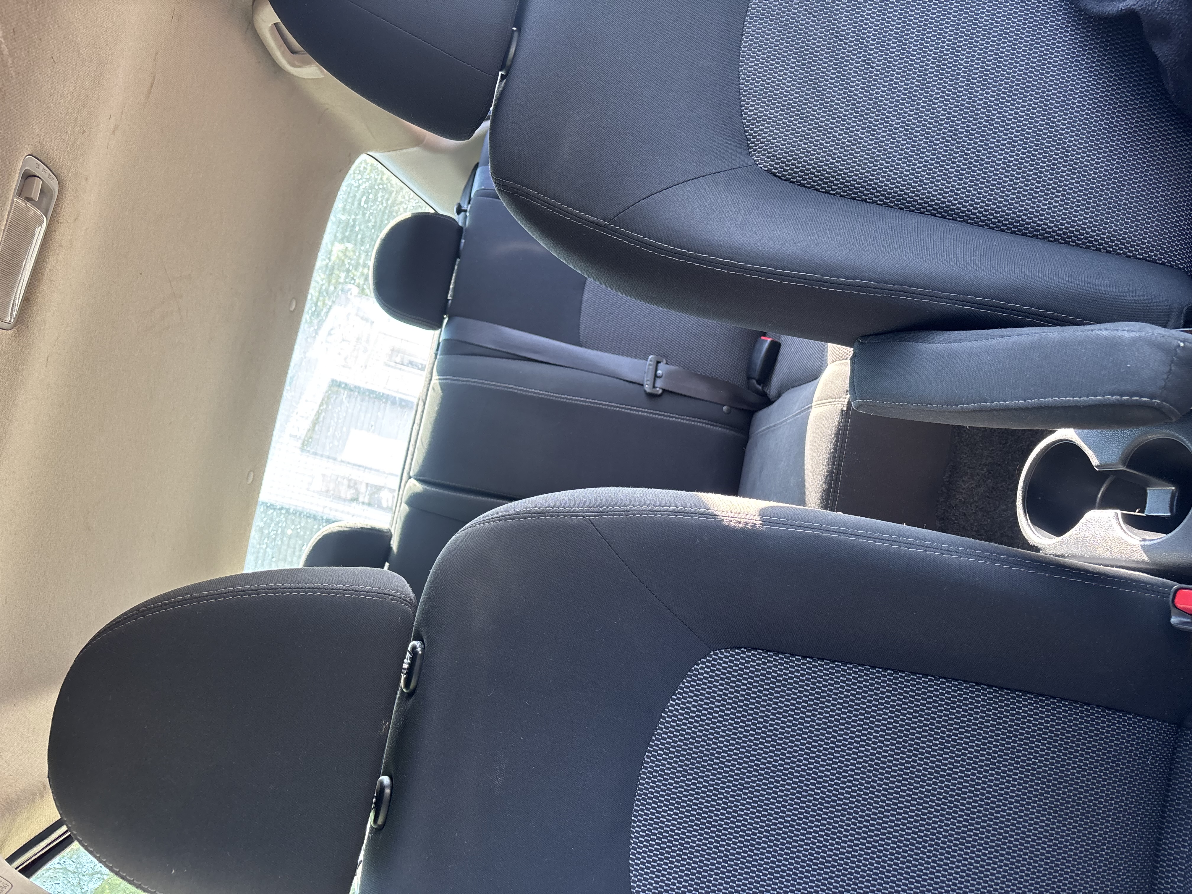 Used 2018 Nissan Versa SV FWD image 9