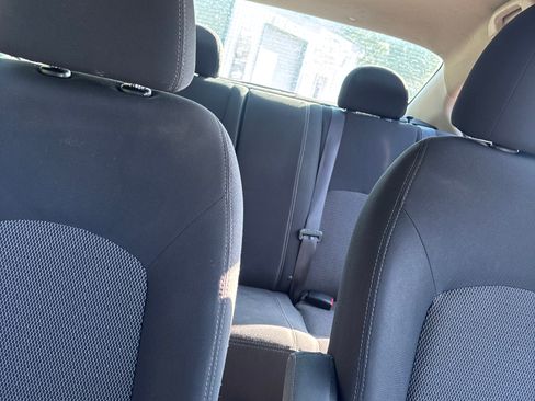 Used 2018 Nissan Versa SV FWD image 9