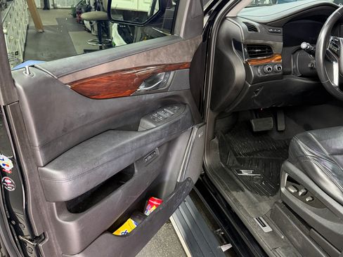 Used 2015 Cadillac Escalade ESV Premium image 16